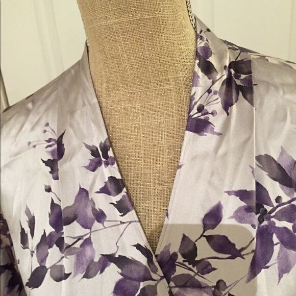 NWT Linda Allard Ellen Tracey Luxurious Silk Lilac Floral Wrap Top Blouse 12 P - Picture 4 of 10